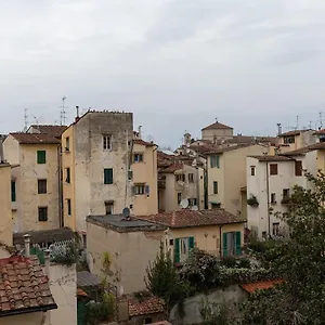 https://oltrarno-suite-hosted-by-sweetstay.it-tuscanyhotel.com
